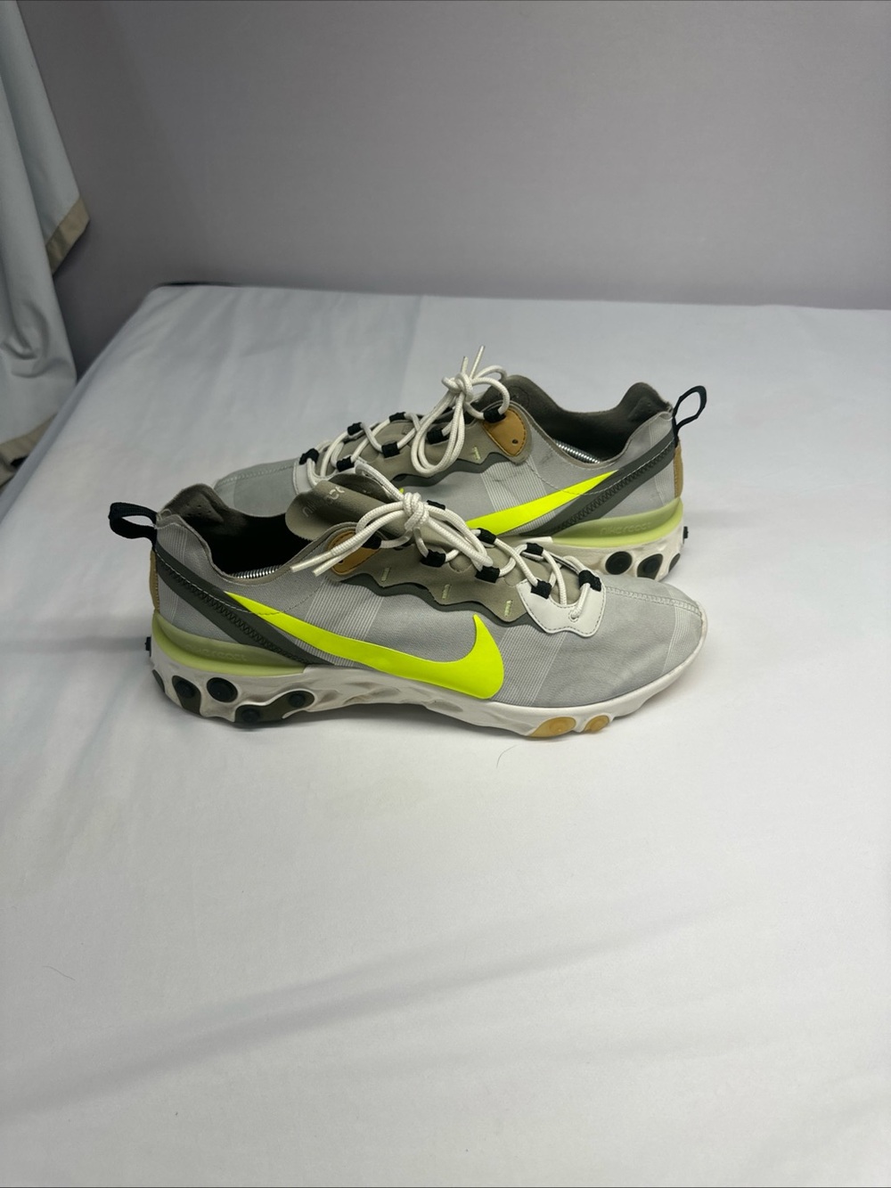 Nike Men's Sneakers in Light Gray with Neon Yellow Swoosh